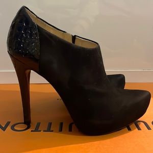 Alexandre Birman Suede booties